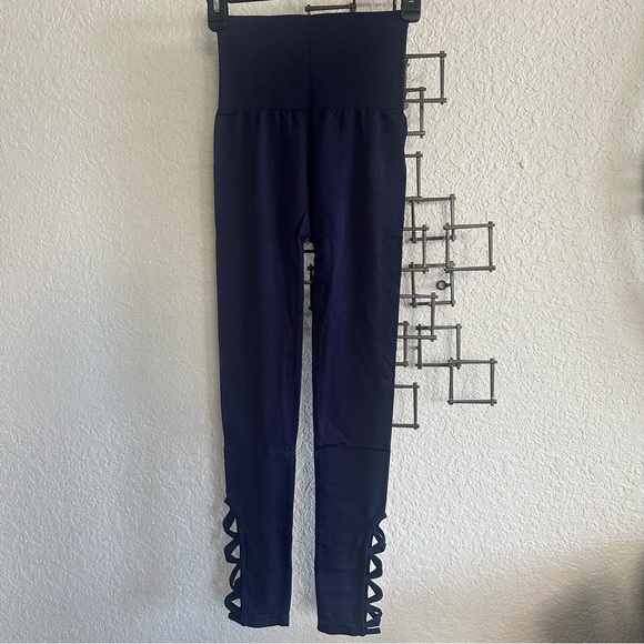 High Waist Navy Seamless Leggings w/ Lattice Cutout – Tummy Control - Picture 3 of 8